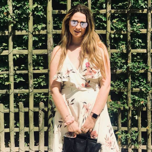 Profile Picture of Ashley Mezack (@mezacash) on Poshmark