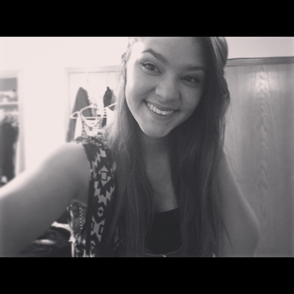 Profile Picture of Sarah Headding (@sarahg177) on Poshmark