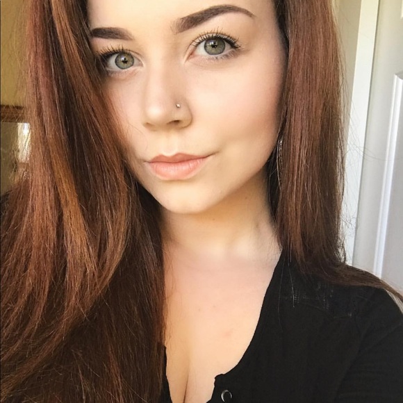 Profile Picture of Alair G (@amariegriff07) on Poshmark