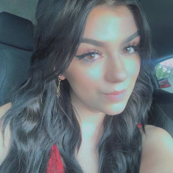 Profile Picture of Nelly Millage (@noitsnelly) on Poshmark