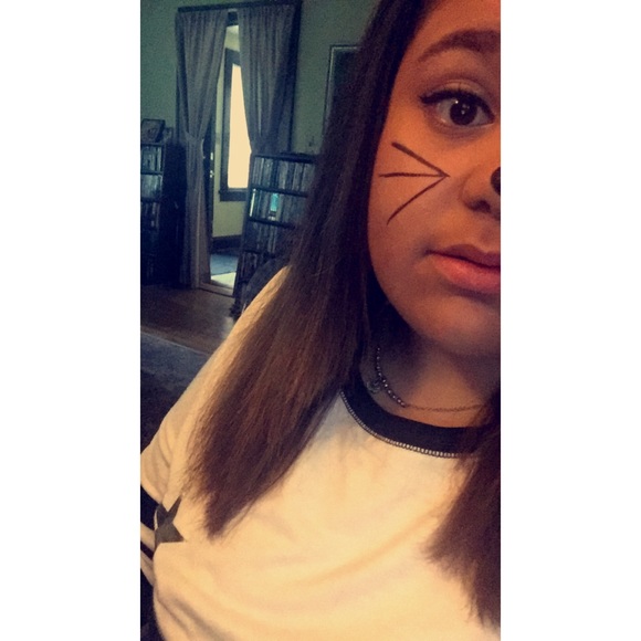 Profile Picture of Codi Hall (@codi_hall123) on Poshmark