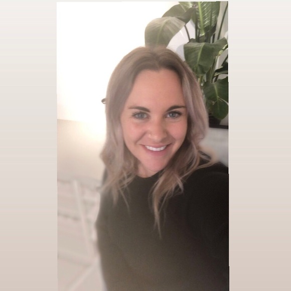 Profile Picture of Erika Sweetland (@erikasweetland) on Poshmark