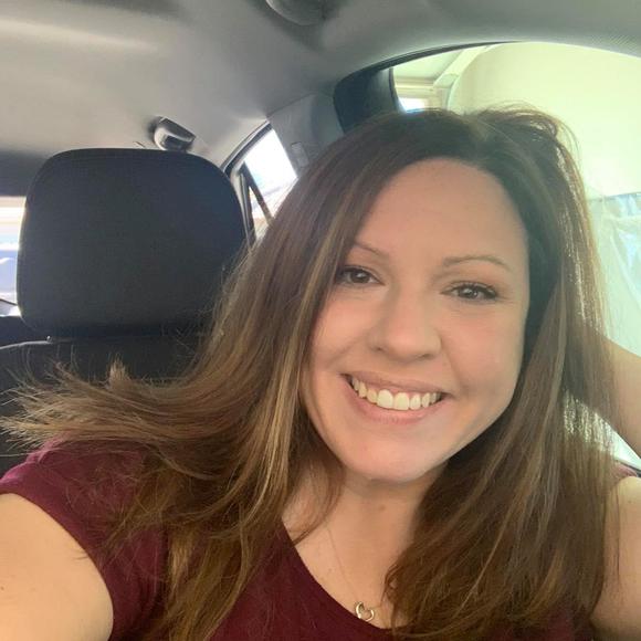 Profile Picture of Raeschelle Wood (@raeschellewood) on Poshmark