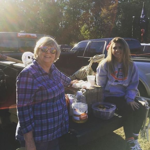 Profile Picture of Jenna Vorbeck (@jennavorbeck) on Poshmark