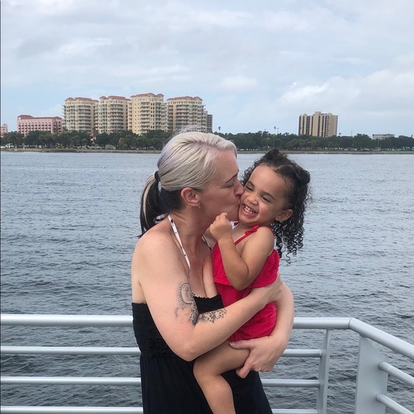 Profile Picture of Kelly Moore (@kellymoore931) on Poshmark