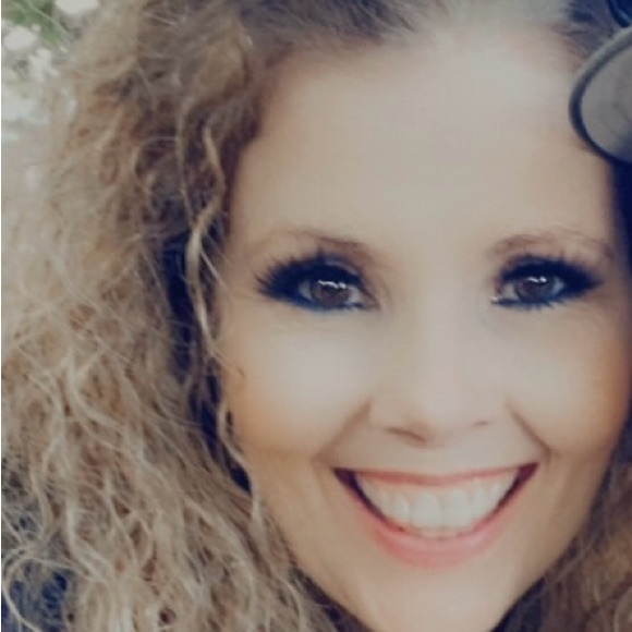 Tammy Dastagirzada - Poshmark Profile Picture of Tammy Dastagirzada (@tdastagirzada) on Poshmark