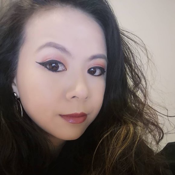 Profile Picture of Vivian Lu (@vivianlu252) on Poshmark