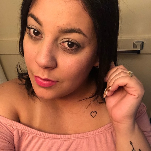 Aurellys Cruz - Poshmark Profile Picture of Aurellys Cruz (@aurellys) on Poshmark