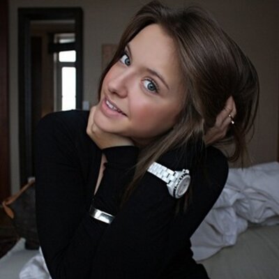 Profile Picture of Julia Virchenko (@juliandsashabro) on Twitter