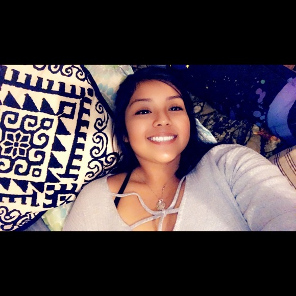 Profile Picture of Kyann Loretto (@kyannloretto) on Poshmark