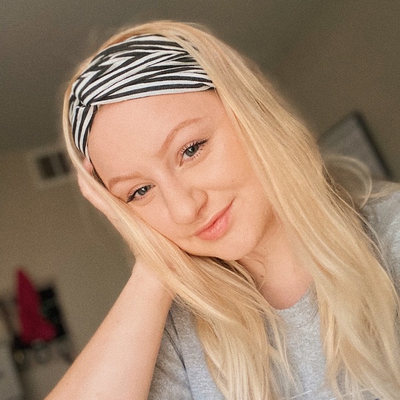 Profile Picture of Sarah Wyatt (@sarahwyatt12) on Poshmark