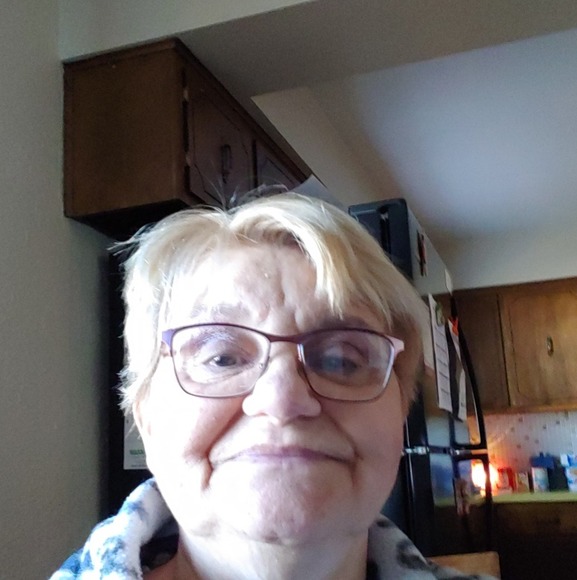 Profile Picture of Beverly Holloway (@beverlyholloway) on Poshmark