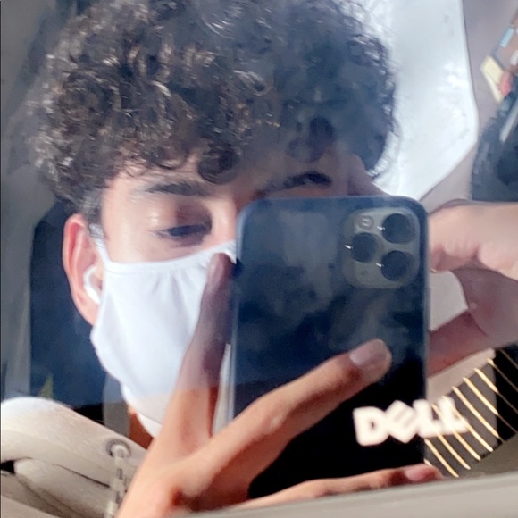 Profile Picture of Kevin Mancera (@kevinmancera) on Poshmark