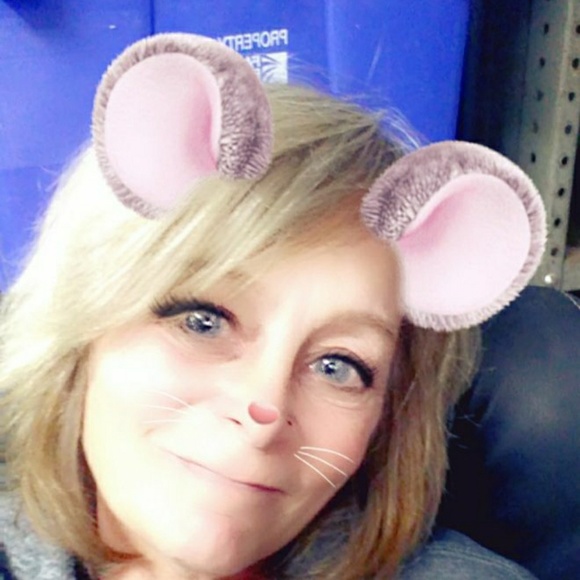 Cindy Bolton - Poshmark Profile Picture of Cindy Bolton (@cinnamongurl1) on Poshmark