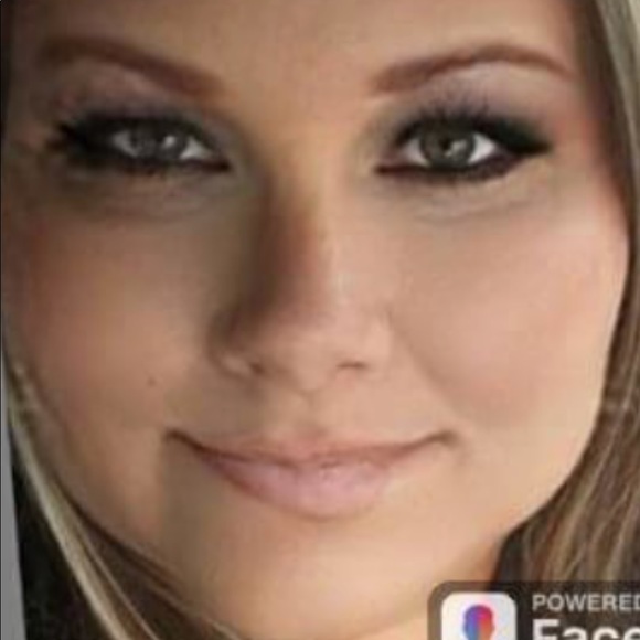 Profile Picture of Amber Thompson (@amber4405) on Poshmark