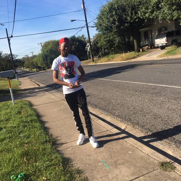 Profile Picture of Nolimit Oshay (@oshayf23) on Poshmark