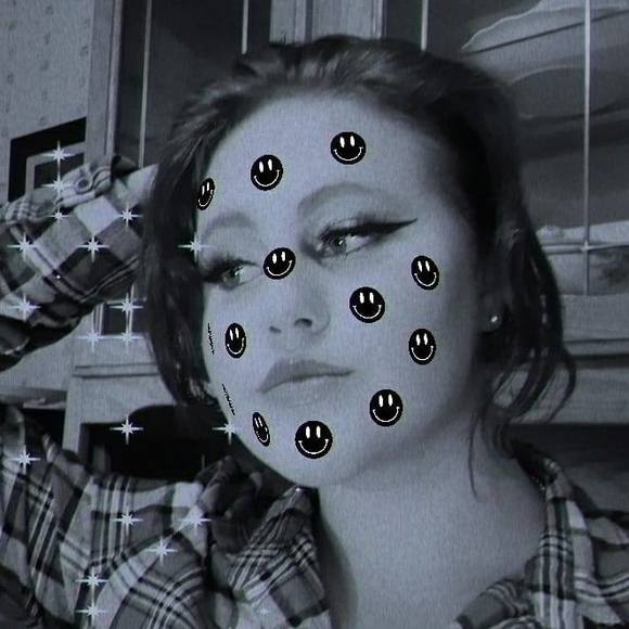 Profile Picture of Savannah Schmitz (@savannahschm663) on Poshmark