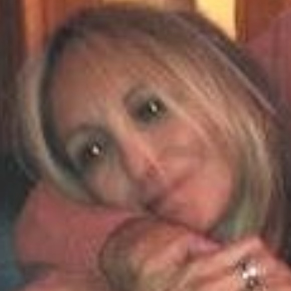 Profile Picture of Rose Cantilena (@esor107) on Poshmark