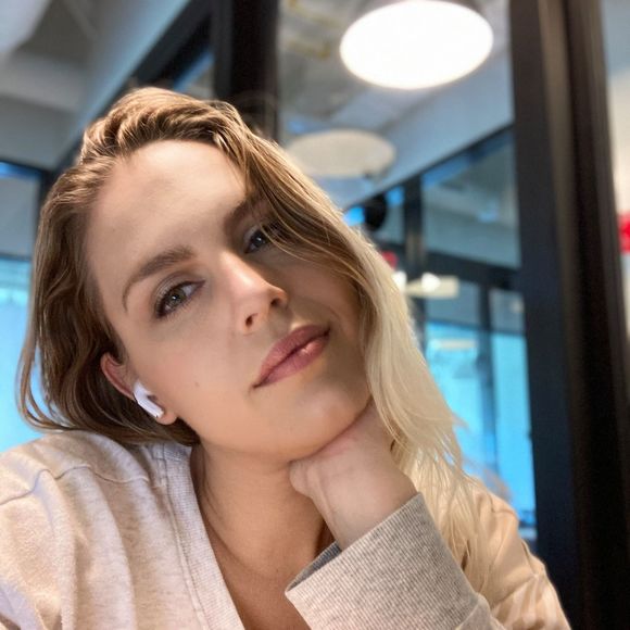 Profile Picture of Elisabeth Day (@eday1989) on Poshmark