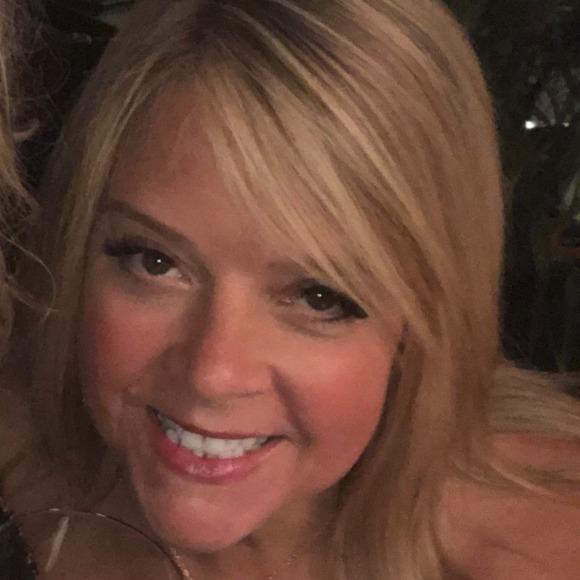 Profile Picture of Tracy Bloomquist (@tracyk122167) on Poshmark