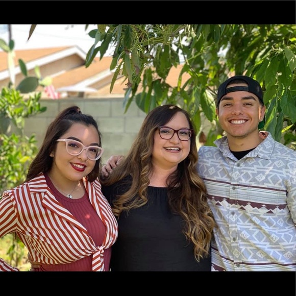 Profile Picture of Pascuala Macias (@mrsr8rfan) on Poshmark