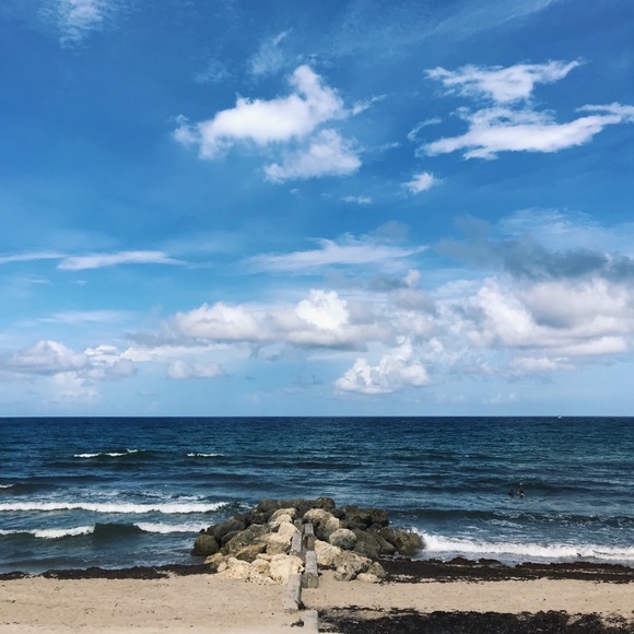 Profile Picture of Andrea Arguello (@arguelloar02) on Poshmark