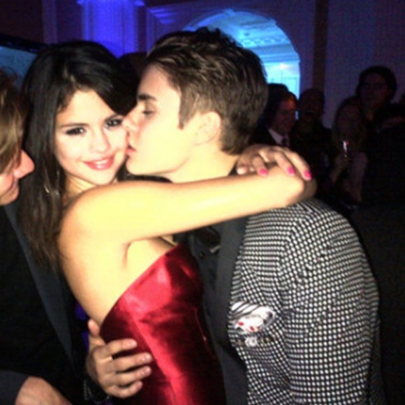 Profile Picture of Elizabeth Kasai (@elizabethmare) on Poshmark