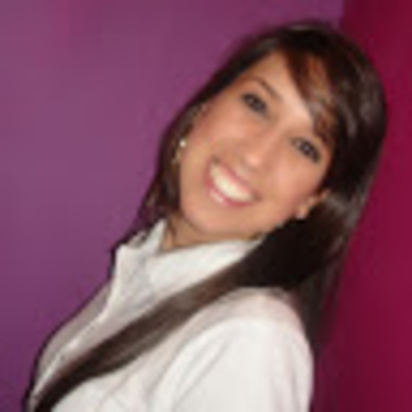 Profile Picture of Larissa Paula (@larissapaula) on Poshmark