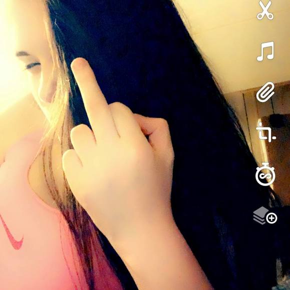 Profile Picture of Roxy Mckee (@roxymckee) on Poshmark