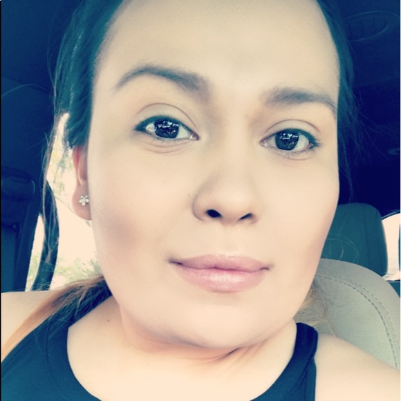 Profile Picture of Lily Parra (@lparra01) on Poshmark