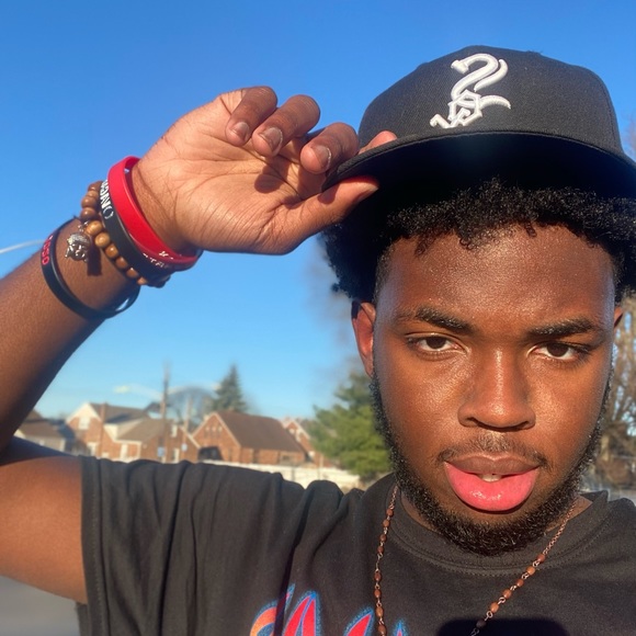 Profile Picture of Najee Pompilus (@sheluvsjee) on Poshmark