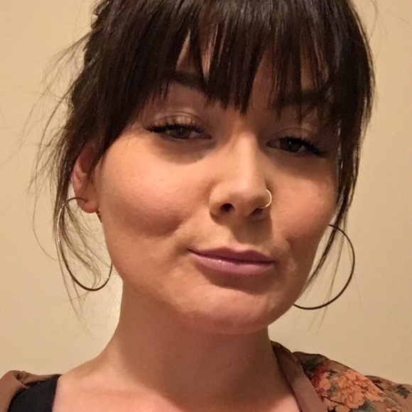Profile Picture of Julia Ritter (@jritter2125) on Poshmark