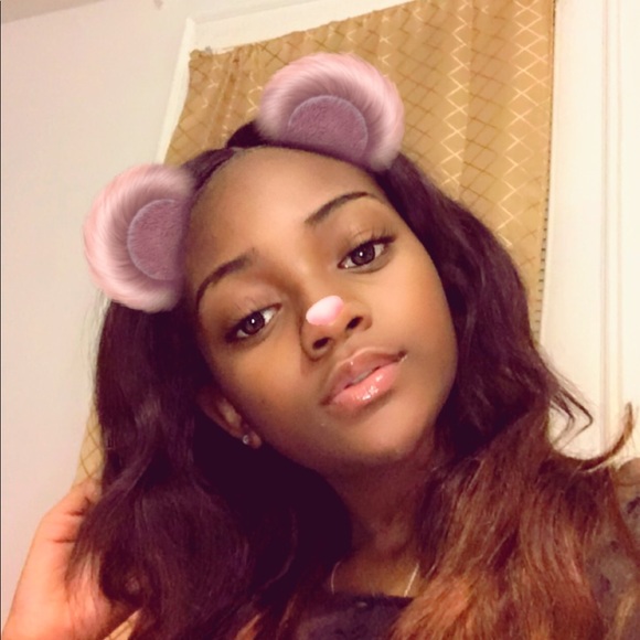 Profile Picture of Alesia Gibbs (@kidlesia) on Poshmark