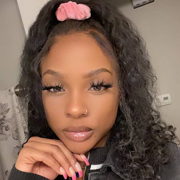 Profile Picture of Savon Monet (@lovebabe97) on Poshmark