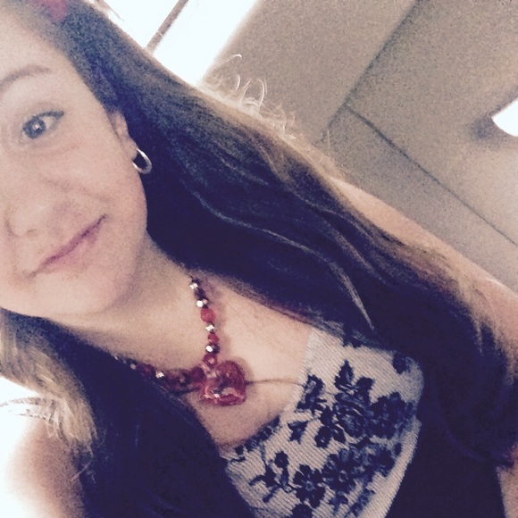 Profile Picture of Maddy Colarusso (@madycolarusso) on Poshmark