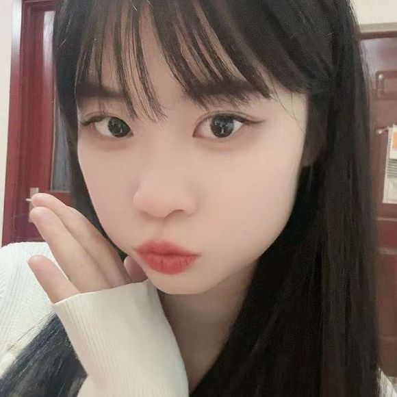 Profile Picture of Alexandrea Lynn (@alexandrealy371) on Poshmark