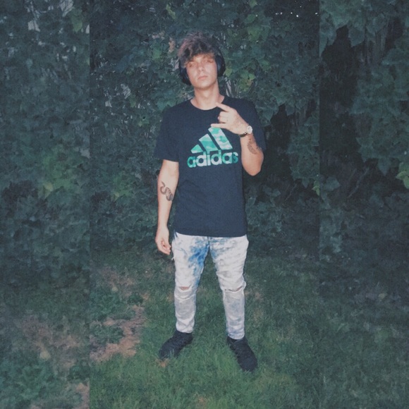 Profile Picture of James Lessard (@jjamesxo32) on Poshmark