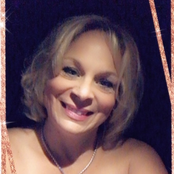 Profile Picture of Jodi Tomsky (@judge24) on Poshmark