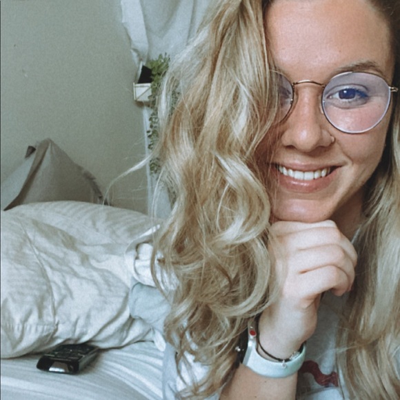 Profile Picture of Bailey Rolander (@baileyrolander) on Poshmark