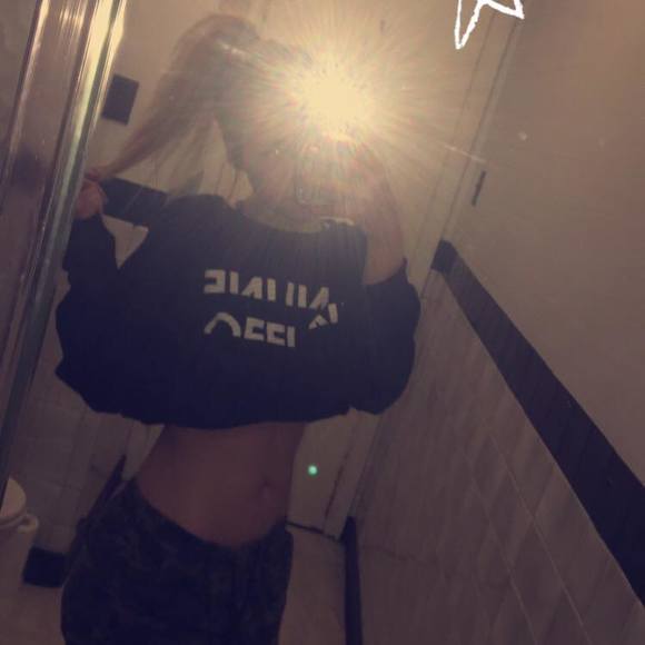Profile Picture of Sarenity Smith (@sarenity888) on Poshmark