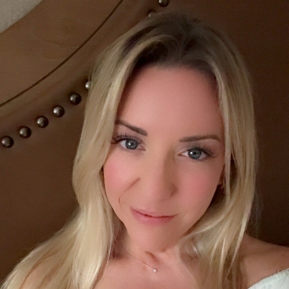 Profile Picture of Danielle Mcfeeley (@nellie0302) on Poshmark