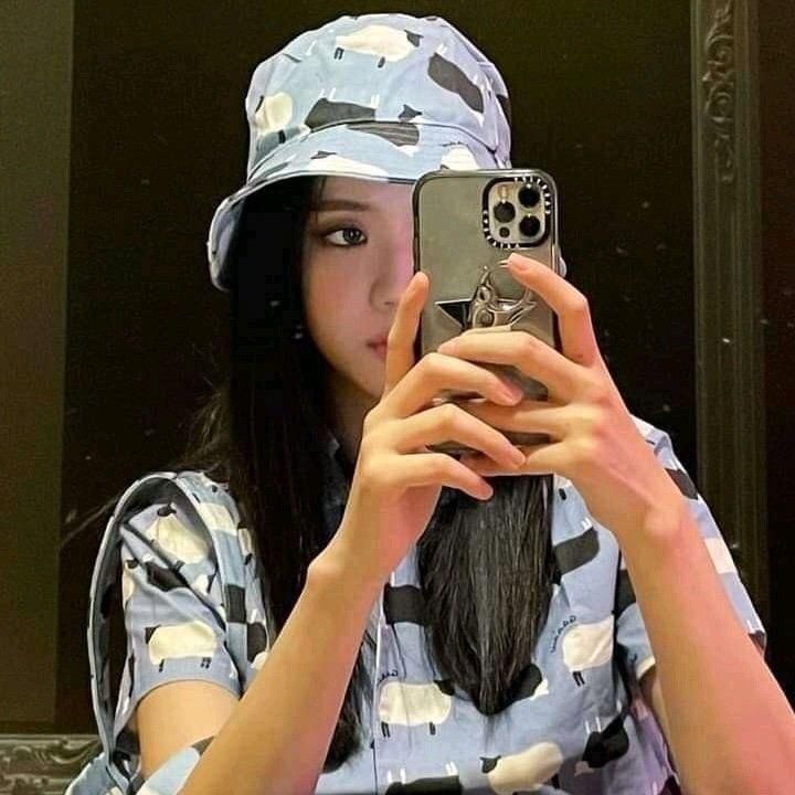 Profile Picture of gabi 🥛 (@lisalovings) on Tiktok