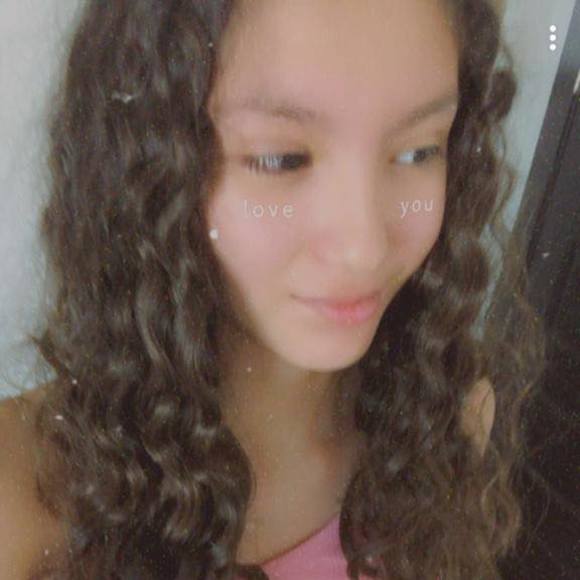 Profile Picture of Elizabeth Velasquez (@karlanicole3) on Poshmark