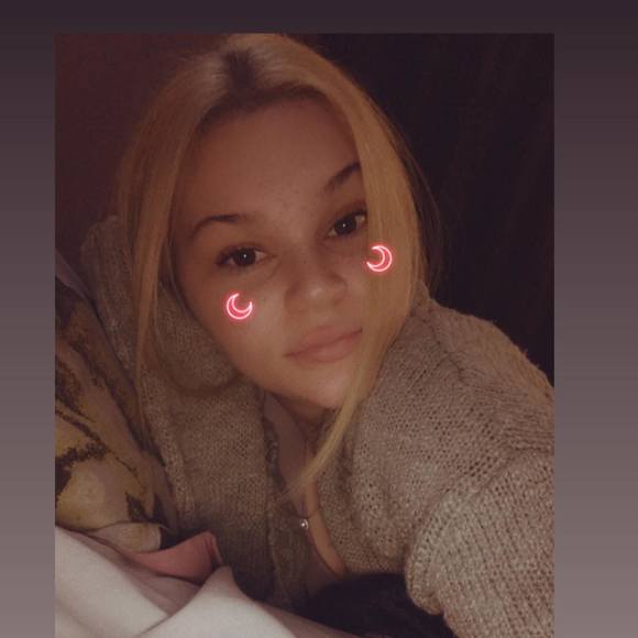 Profile Picture of Crystal Alicea (@oaljonjbq9) on Poshmark