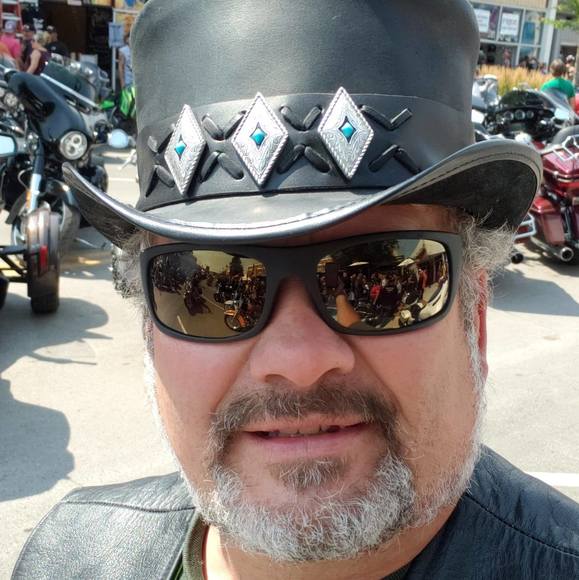 Profile Picture of David Nadeau (@djnanu) on Poshmark
