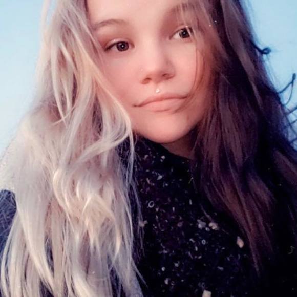 Profile Picture of Haley Holmes (@haleylindah) on Poshmark