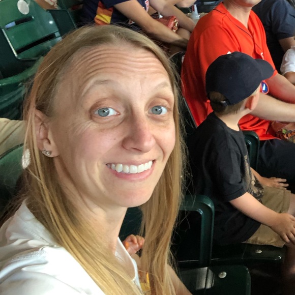 Profile Picture of Danielle Olszeski (@dolszeski) on Poshmark