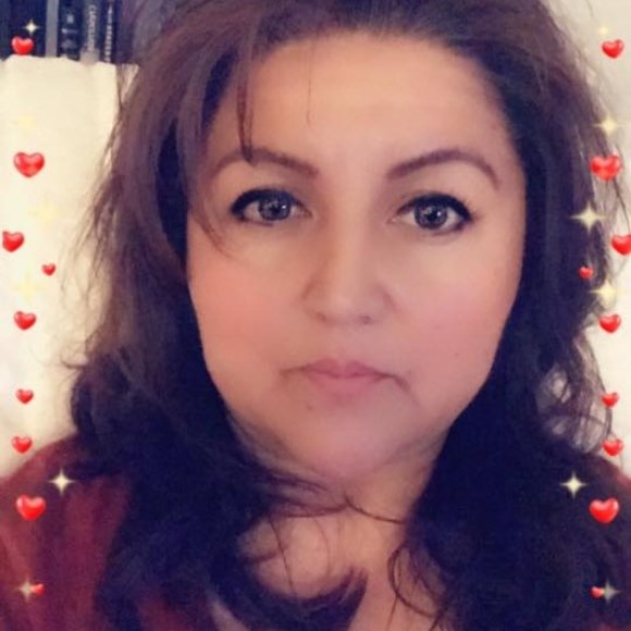 Profile Picture of Laura Hamlin (@hamlinlaura) on Poshmark