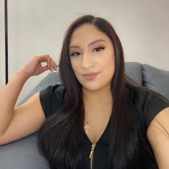 Anelly Averos - Poshmark Profile Picture of Anelly Averos (@anelly_x3) on Poshmark