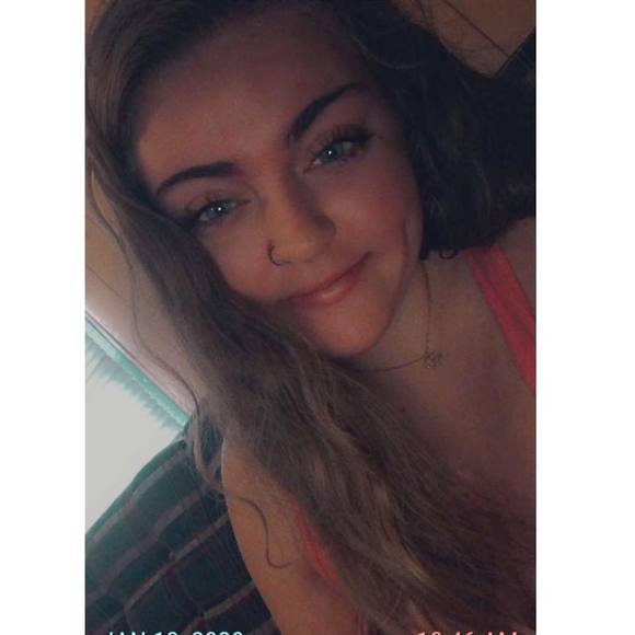 Profile Picture of Abigail Schellinger (@schellingerab) on Poshmark